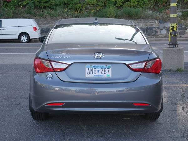 *2011* *Hyundai* *Sonata* *4dr Sdn 2.4L Auto GLS* - cars & trucks -... for sale in South St. Paul, MN – photo 4