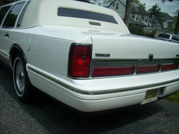1996 Lincoln Town Car Limousine Very Clean With 26K Original Miles for sale in Hackensack, NJ – photo 8