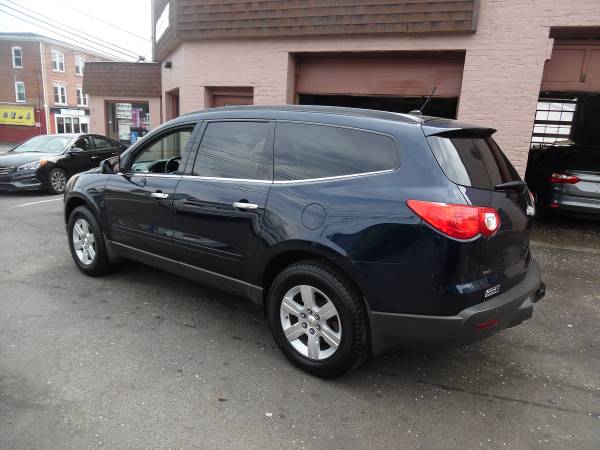 2011 Chevy Traverse LT - - by dealer - vehicle for sale in New Britain, CT – photo 4