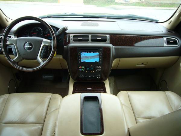 2009 GMC Yukon Denali AWD -- Navigation-3rd Row-DVD-Bose-SAT-Roof -... for sale in Gulf Breeze, FL – photo 10