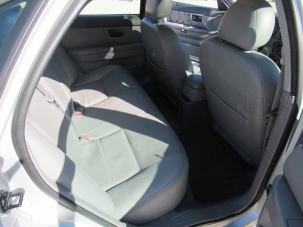 2003 Ford Taurus SES Deluxe 4dr Sedan - - by dealer for sale in Bloomington, IL – photo 23