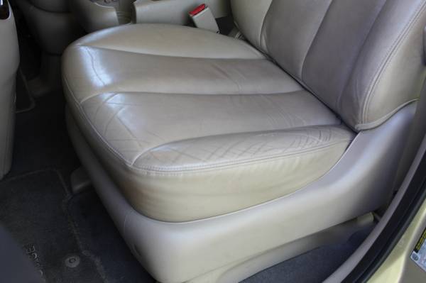1-Owner Carfax 2008 Hyundai Entourage Limited DVD Leather Non for sale in Louisville, KY – photo 24