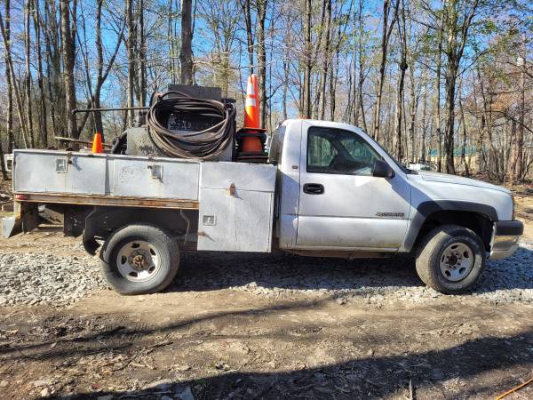 2003 Chevy 2500 seal coating truck for sale in Ligonier, PA – photo 2