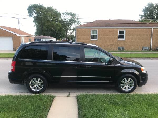 Chrysler town & county for sale in Blue Island, IL – photo 3