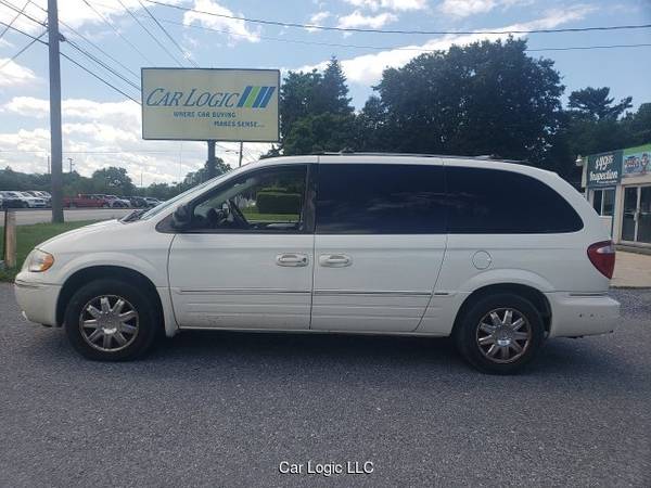 2006 Chrysler Town & Country Limited for sale in Middletown, PA – photo 5