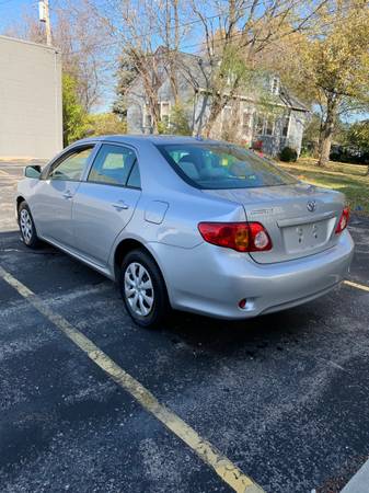 2009 Toyota Corolla LE gas saver 4 cylinder! Clean title & runs... for sale in milwaukee, WI – photo 3