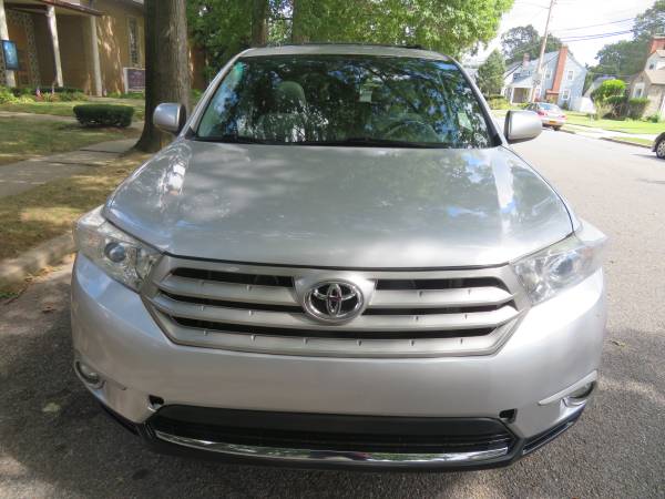 2011 Toyota Highlander 4WD 129K BACK UP CAMERA HEATED LEATHER SUNROOF for sale in Baldwin, NY – photo 2