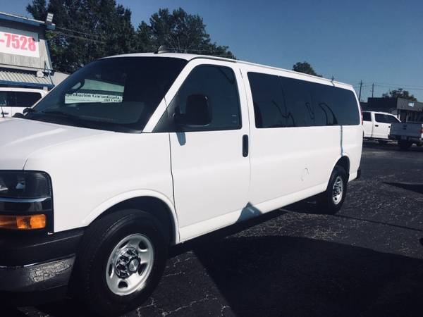 2018 Chevrolet Express Passenger RWD 3500 155" LT for sale in Baytown, TX – photo 3