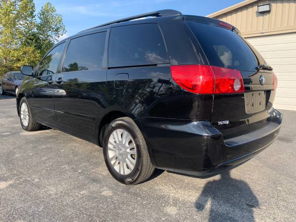 2010 Toyota Sienna XLE Entertainment 1-Owner Captain Chairs All Power for sale in Jeffersonville, KY – photo 8