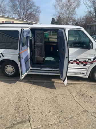 99 Ford StarCraft Handicap Van for sale in Wheeling, IL – photo 8