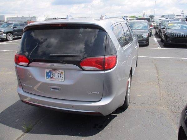 2017 Chrysler Pacifica Limited - mini-van - - by for sale in Cincinnati, OH – photo 8