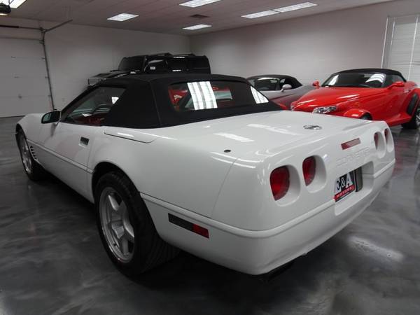 1990 Chevrolet Corvette Convertible - cars & trucks - by dealer -... for sale in Waterloo, IA – photo 6