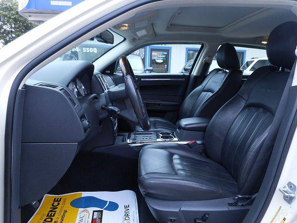 2010 Chrysler 300C 4d Sedan Executive for sale in Lansing, MI – photo 8