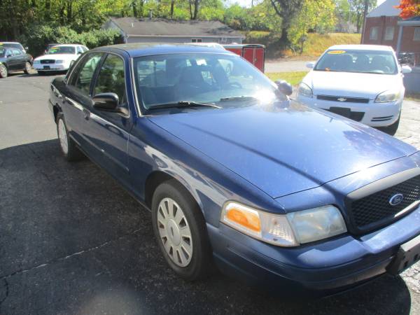 2006 FORD CROWN VIC - cars & trucks - by dealer - vehicle automotive... for sale in Middletown, OH – photo 2