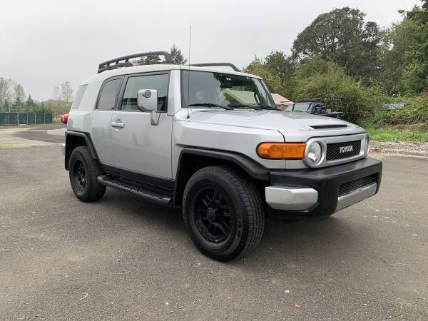 2007 Toyota Fj Cruiser 4x4 - cars & trucks - by dealer - vehicle... for sale in Vancouver, WA
