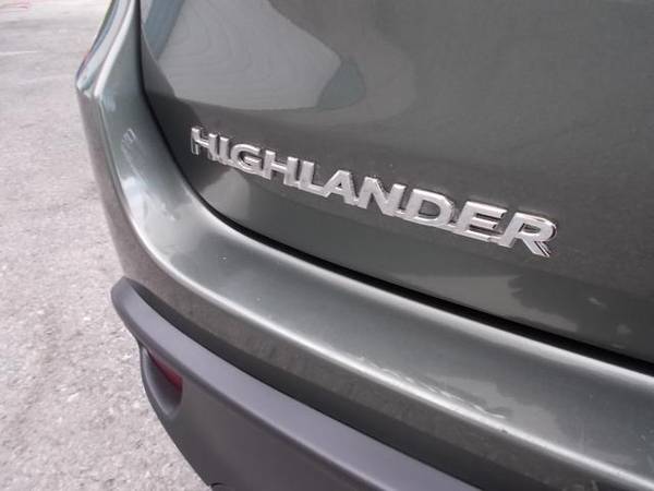 2017 Toyota Highlander XLE V6 AWD (Natl) - cars & trucks - by dealer... for sale in Cohoes, VT – photo 13