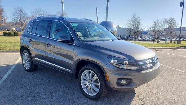 2012 Volkswagen Tiguan SE ( EXTRA CLEAN, NAVIGATION ) - cars &... for sale in Shawnee, MO – photo 4