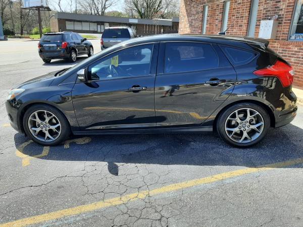 2014 Ford focus SE Hatch Back ONE OWNER - - by dealer for sale in Greenville, SC – photo 4