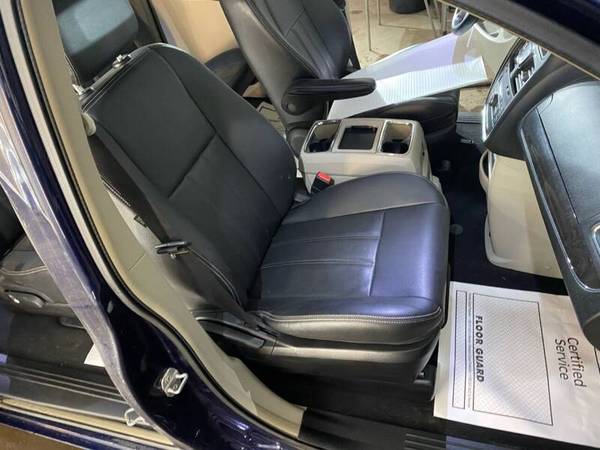 2014 Chrysler Town and Country 7 Passenger Leather Clean for sale in Spencerport, NY – photo 10