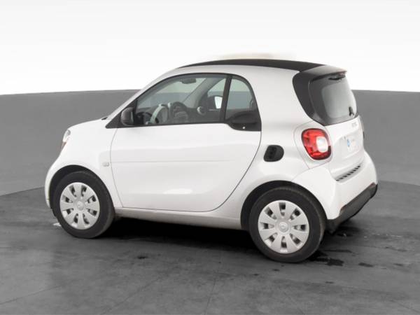 2017 smart fortwo Pure Hatchback Coupe 2D coupe White - FINANCE... for sale in Sausalito, CA – photo 6