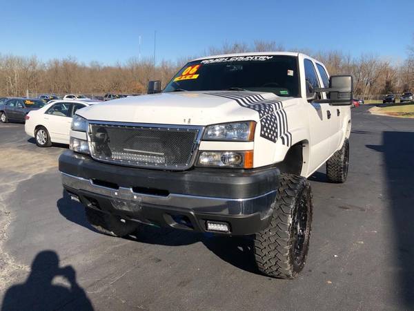 2006 CHEVROLET SILVERADO 2500H - ALL CREDIT WELCOME! - cars & trucks... for sale in Independence, MO – photo 2