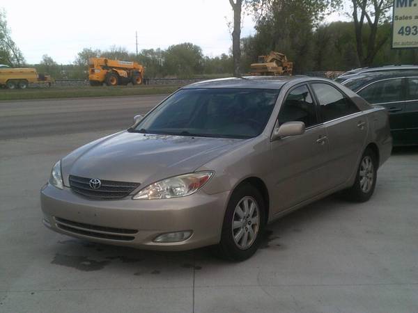 2004 Toyota Camry XLE - cars & trucks - by dealer - vehicle... for sale in Fort Collins, CO – photo 4
