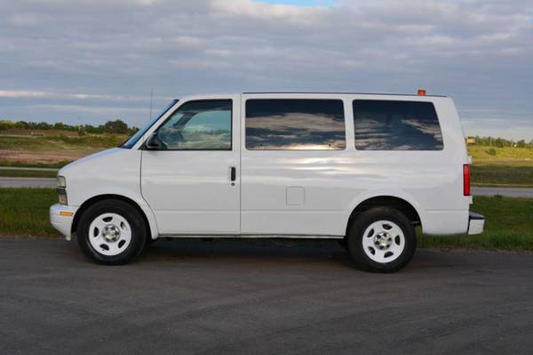 2003 Chevrolet Astro All-Wheel Drive Cargo Van for sale in Bloomington, IL – photo 3