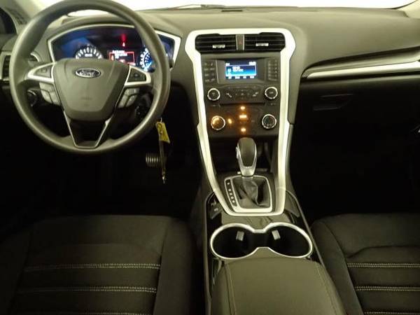 *2015* *Ford* *Fusion* *4dr Sdn SE FWD* - cars & trucks - by dealer... for sale in Madison, IA – photo 3