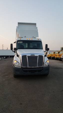 2013 FREIGHTLINER CASCADIA - - by dealer - vehicle for sale in Bakersfield, CA – photo 3