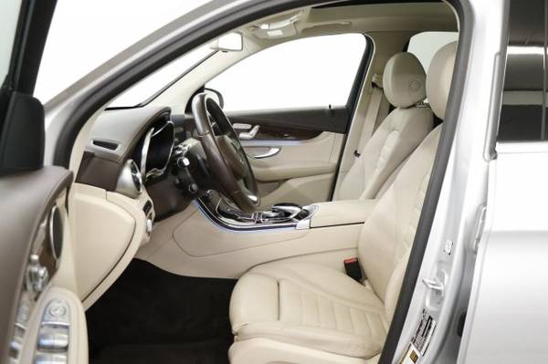 SLEEK 2016 Mercedes Benz *HEATED COOLED LEATHER w GPS* GLC 300 for sale in Clinton, MO – photo 9
