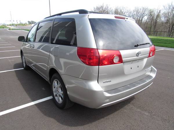 2006 TOYOTA SIENNA LE AWD - - by dealer - vehicle for sale in Kansas City, MO – photo 4