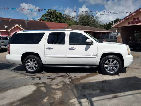2007 YUKON DENALI (DOWN PAYMENT) - cars & trucks - by dealer -... for sale in Brownsville, TX – photo 4