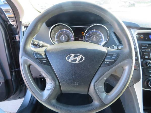 2013 Hyundai Sonata... 84,000 Miles... New Tires... $6,999 - cars &... for sale in Waterloo, IA – photo 13