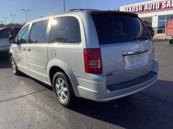 Accident Free! 2010 Chrysler Town & Country! 3rd Row! - cars &... for sale in Ortonville, OH – photo 3