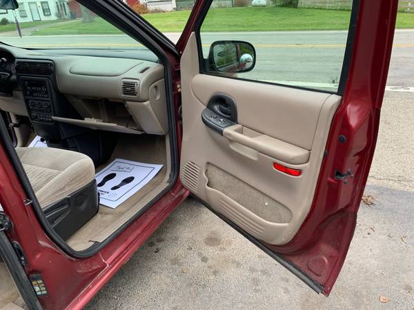 2003 Chevrolet Venture LS Minivan 4-Door - - by dealer for sale in Dayton, OH – photo 6