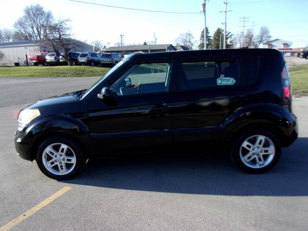 2011 Kia Soul 4dr Crossover 5M - - by dealer for sale in Waukesha, WI – photo 2