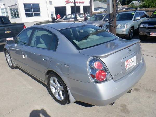2005 Nissan Altima 3.5 SE - cars & trucks - by dealer - vehicle... for sale in Des Moines, IA – photo 4