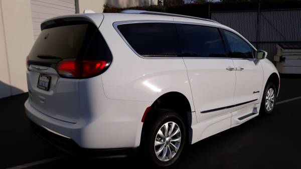 2019 Chrysler Pacifica * Wheelchair van* Handicap Accessible* - cars... for sale in Concord, CA – photo 2