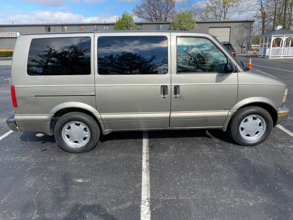 2003 Astro AWD 8pass van for sale in Fishers, IN – photo 6