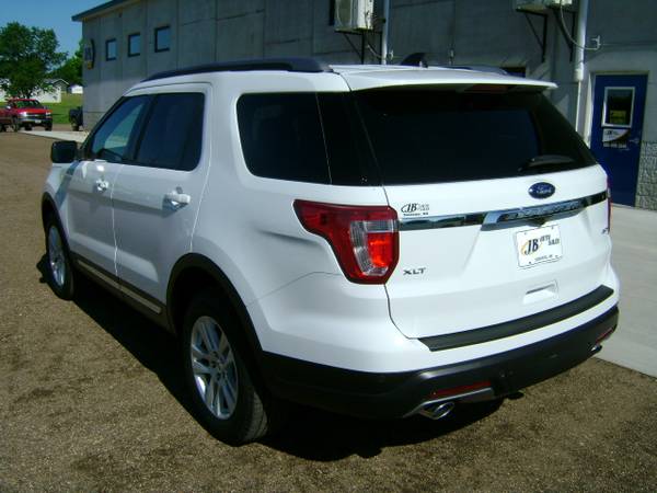2018 Ford Explorer XLT 4x4, Only 4,273 miles! Tow Pkg! Like New! for sale in Sisseton, ND – photo 7