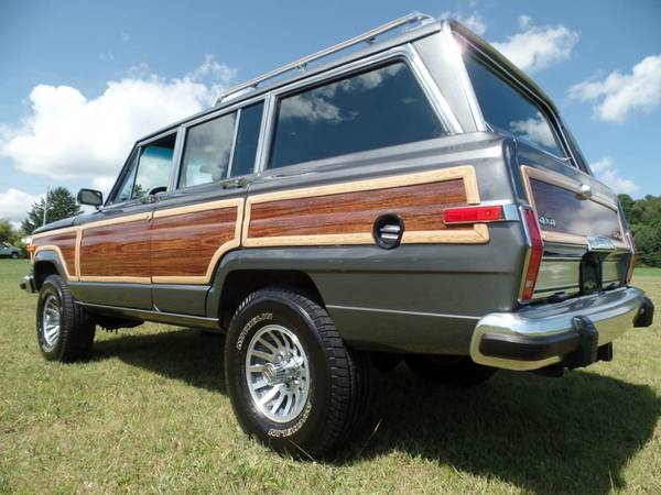 1990 *Jeep* *Grand Wagoneer* *4dr Wagon 4WD* Gray for sale in Johnstown , PA – photo 20