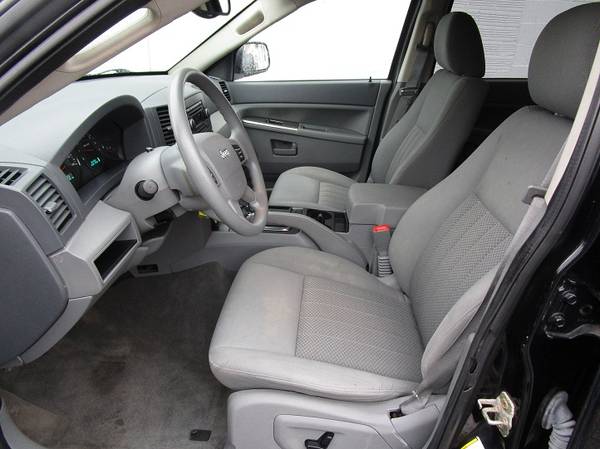 ** 2006 Jeep Grand Cherokee Laredo Rust Free Nice SUV 4x4 ** - cars... for sale in Minerva, OH – photo 3
