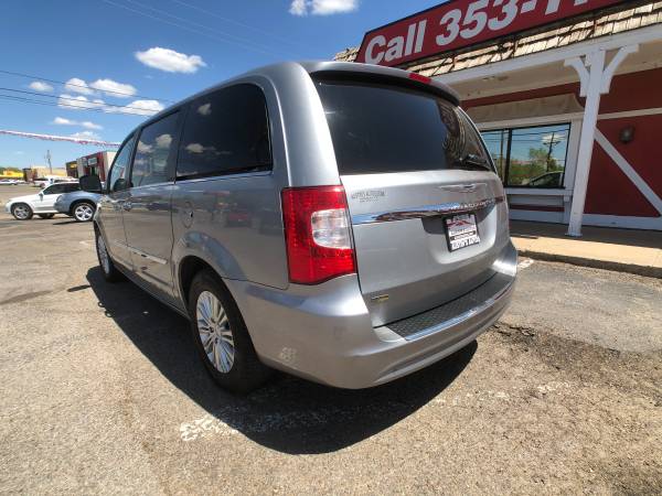 2015 CHRYSLER TOWN & COUNTRY - - by dealer - vehicle for sale in Amarillo, TX – photo 3