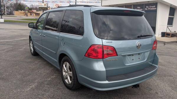 2009 Volkswagen Routan SEL 4dr Mini Van w/ RSE - cars & trucks - by... for sale in Youngstown, OH – photo 3
