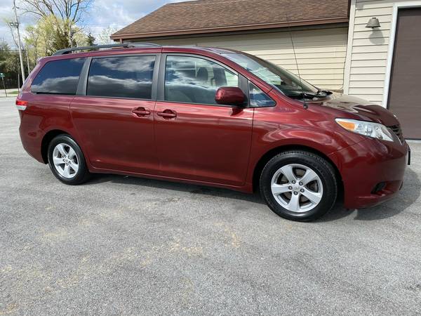 2011 Toyota Sienna ONE OWNER SUPER CLEAN 8 PASSENGER SEATING for sale in Lima, OH – photo 3