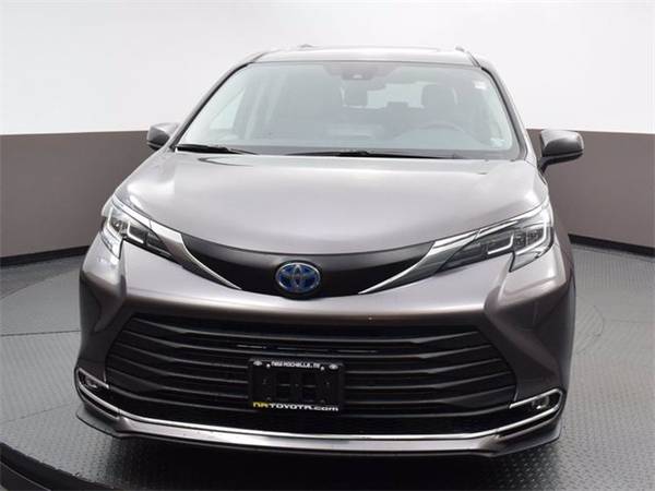 2021 Toyota Sienna XLE van - - by dealer - vehicle for sale in New Rochelle, NY – photo 8