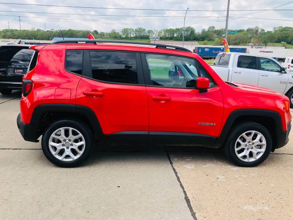 2018 Jeep Renegade Latitude Low Miles 15k! - - by for sale in Bellevue, NE – photo 8
