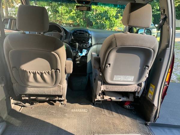 TOYOTA HANDICAP WHEELCHAIR VAN - cars & trucks - by owner - vehicle... for sale in Nashua, CT – photo 9
