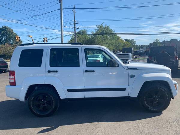 *************2012 JEEP LIBERTY SPORT ARCTIC EDITION!! for sale in Bohemia, NY – photo 4