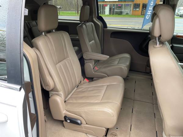 2016 CHRYSLER TOWN COUNTRY TOURING ED FLORDIA VAN - cars & for sale in Owego, NY – photo 16